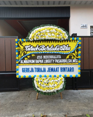 Papan Bunga Duka di Tanah Raja